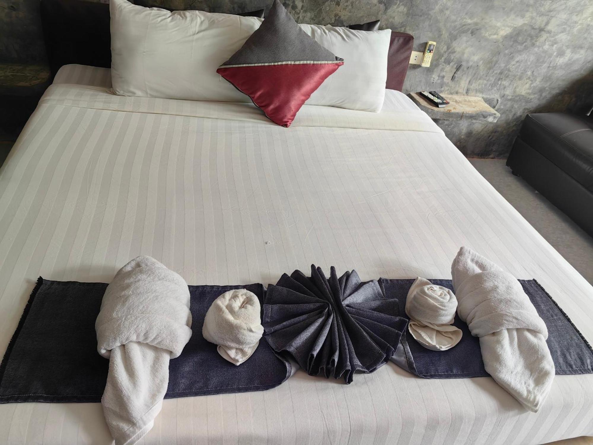 Keeree Loft Resort Thong Pha Phum Exterior foto